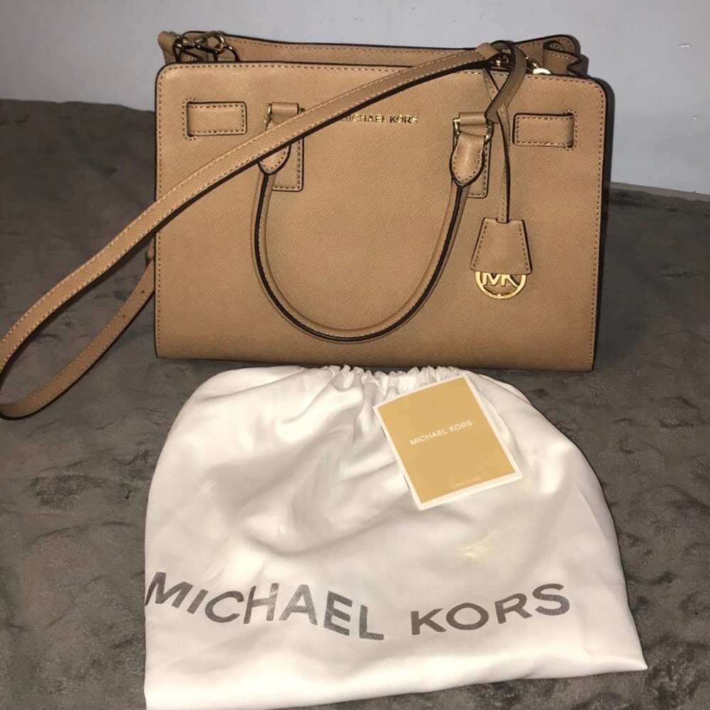 ✨SOLD✨ Michael Kors Dillon Saffiano
